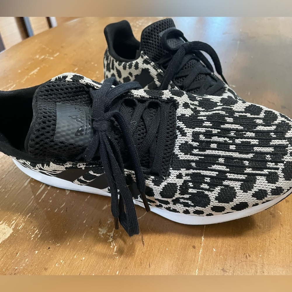 adidas Cheetah Originals Women's Swift Run Shoes size 8